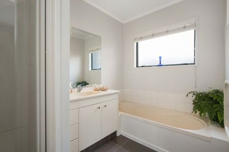 Photo of property in 62 Links View Drive, Omokoroa, 3114