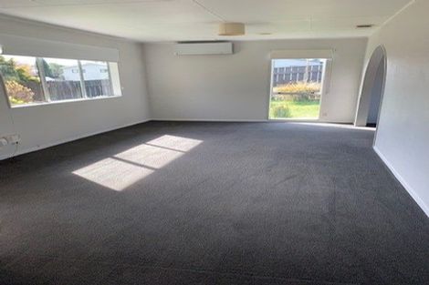 Photo of property in 5 Hookway Grove, Paraparaumu, 5032