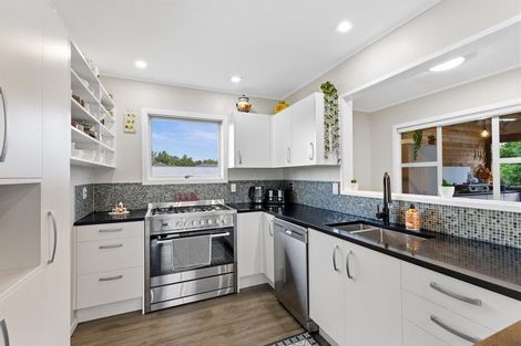 Photo of property in 12 Knox Road, Swanson, Auckland, 0612