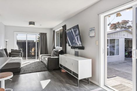 Photo of property in 2/74 Shands Road, Hornby South, Christchurch, 8042