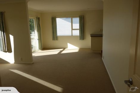 Photo of property in 6b Kinapori Terrace, Newlands, Wellington, 6037