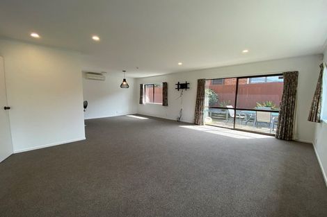 Photo of property in 1/92 Mirrabooka Avenue, Botany Downs, Auckland, 2010
