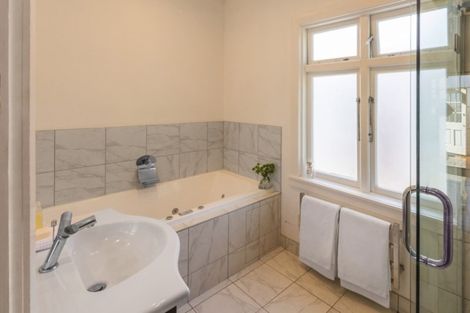 Photo of property in 37 The Crescent, Roseneath, Wellington, 6011