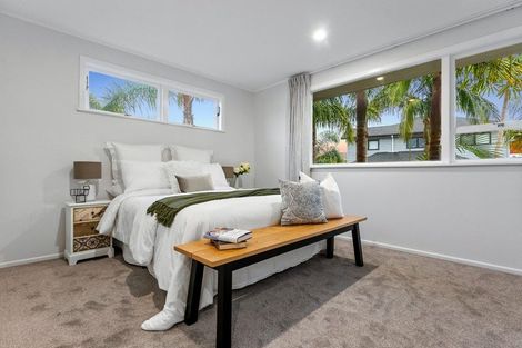 Photo of property in 21 Lantana Road, Green Bay, Auckland, 0604