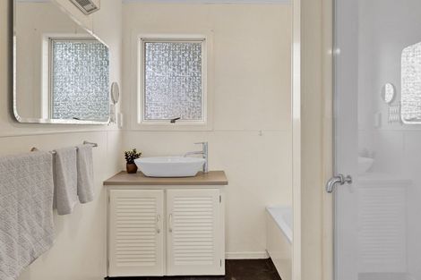 Photo of property in 53 Manu Crescent, Upper Vogeltown, New Plymouth, 4310