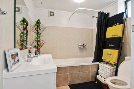Photo of property in 1/13 Braemar Road, Castor Bay, Auckland, 0620