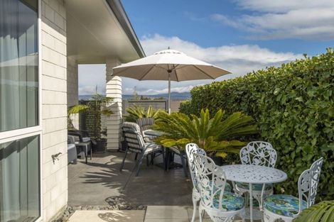 Photo of property in 2 Lynley Park Drive, Omokoroa, 3114