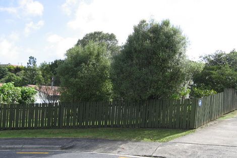 Photo of property in 2/31 Cyclarama Crescent, Massey, Auckland, 0614