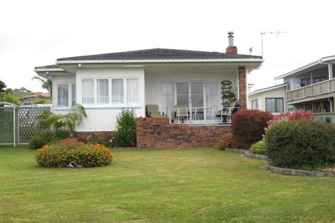 Photo of property in 49 Kiwi Esplanade, Mangere Bridge, Auckland, 2022