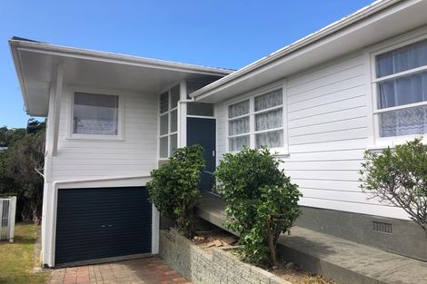 Photo of property in 15 Bancroft Terrace, Newlands, Wellington, 6037