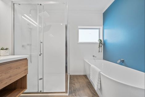 Photo of property in 13e York Crescent, Westown, New Plymouth, 4310