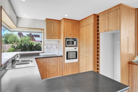 Photo of property in 9 Elmtree Close, Parklands, Christchurch, 8083