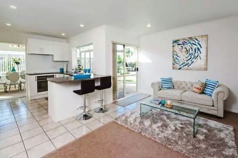Photo of property in 112 Marina View Drive, West Harbour, Auckland, 0618