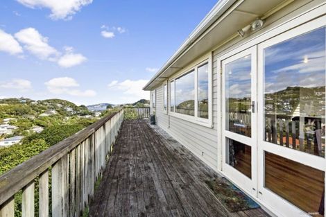 Photo of property in 137 Ruskin Road, Newlands, Wellington, 6037