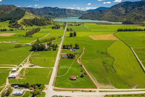 Photo of property in 1231 Queen Charlotte Drive, Linkwater, Picton, 7281