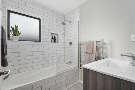 Photo of property in 1 Marbella Drive, Massey, Auckland, 0614