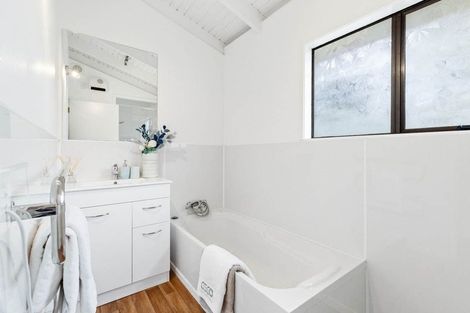 Photo of property in 116 Whangaparaoa Road, Red Beach, 0932