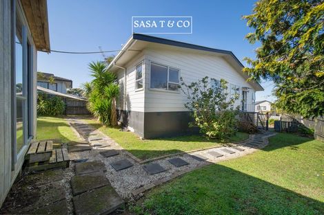 Photo of property in 185 Mahia Road, Wattle Downs, Auckland, 2103