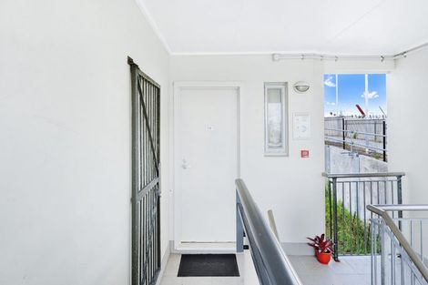 Photo of property in 18e/71 Spencer Road, Oteha, Auckland, 0632