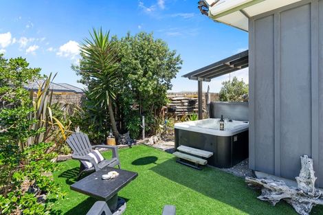 Photo of property in 46 Kent Avenue, Waitarere Beach, Levin, 5510