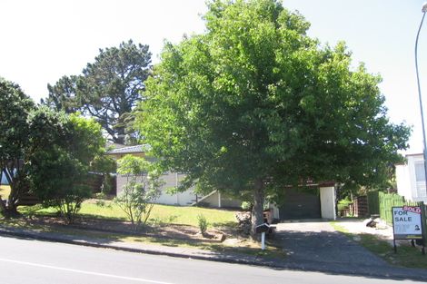 Photo of property in 52 Easton Park Parade, Glenfield, Auckland, 0629