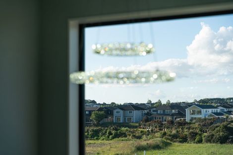 Photo of property in 8 Taipahitini Road, Rosehill, 2113