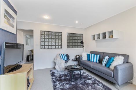 Photo of property in 8 Palawan Place, Torbay, Auckland, 0630