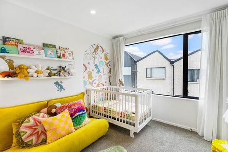 Photo of property in 5 Wharara Lane, Massey, Auckland, 0614