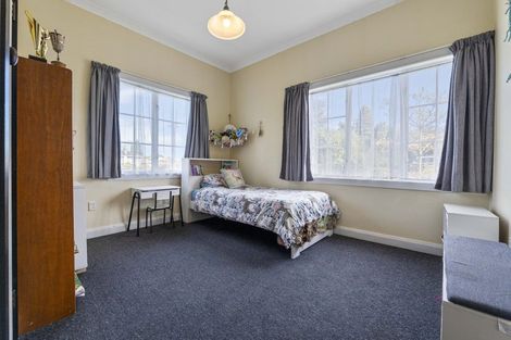 Photo of property in 16 Falstaff Street, Stratford, 4332