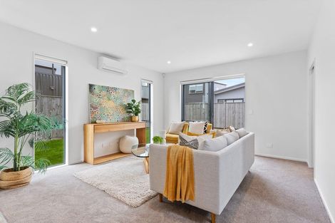 Photo of property in 5 Parkmore Drive, Rosehill, Papakura, 2113