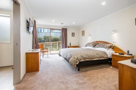 Photo of property in 9 Hollyford Place, Aotea, Porirua, 5024