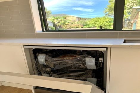 Photo of property in 11 San Ambrosio Rise, Henderson, Auckland, 0612