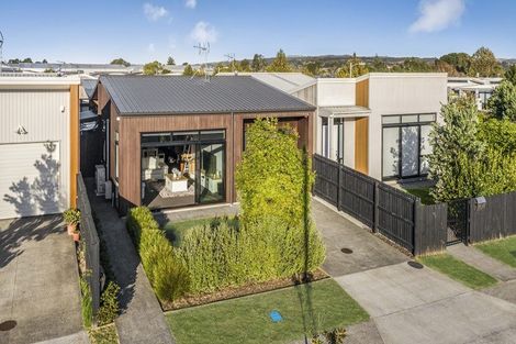 Photo of property in 15 Liberation Road, Papakura, 2110