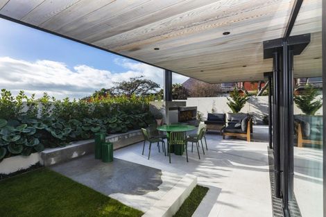 Photo of property in 8a Beachville Road, Redcliffs, Christchurch, 8081