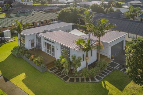 Photo of property in 2 Pelican Place, Whitianga, 3510