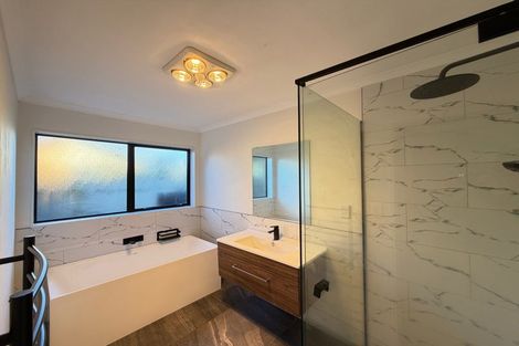 Photo of property in 72 Geneva Terrace, Kelvin Grove, Palmerston North, 4414