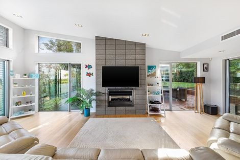 Photo of property in 1091 Whangaparaoa Road, Tindalls Beach, Whangaparaoa, 0930