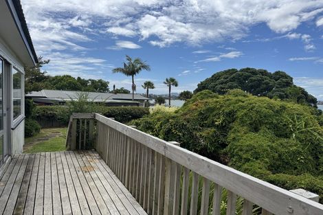 Photo of property in 27 Heath Avenue, Northcote, Auckland, 0627