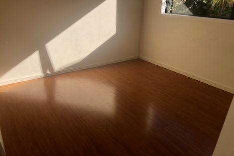 Photo of property in 5 Angeline Place, Massey, Auckland, 0614