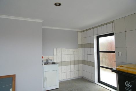 Photo of property in 72 Glenveagh Park Drive, Weymouth, Auckland, 2103