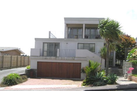 Photo of property in 2/162 East Coast Road, Forrest Hill, Auckland, 0620