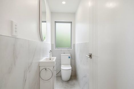 Photo of property in 26e Trojan Crescent, New Lynn, Auckland, 0600