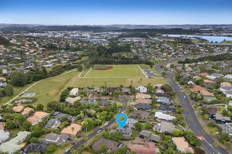Photo of property in 9 St Lucia Place, Unsworth Heights, Auckland, 0632