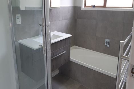 Photo of property in 2/73 Eskdale Road, Birkdale, Auckland, 0626