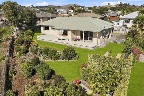 Photo of property in 18 Vanderbilt Place, Welcome Bay, Tauranga, 3112