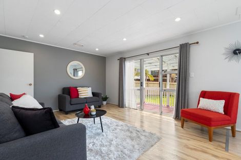 Photo of property in 7 Talmar Place, Massey, Auckland, 0614