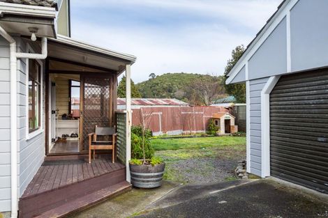 Photo of property in 105 Watt Street, Featherston, 5710