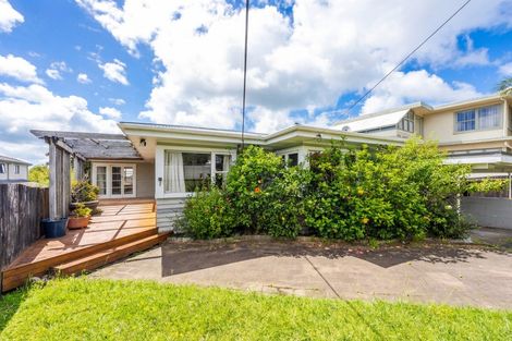 Photo of property in 93 Sylvan Avenue, Northcote, Auckland, 0627