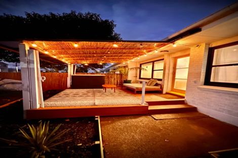 Photo of property in 2/27 Nikau Street, New Lynn, Auckland, 0600