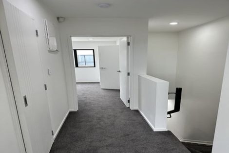 Photo of property in 2/77 Glenmore Road, Sunnyhills, Auckland, 2010